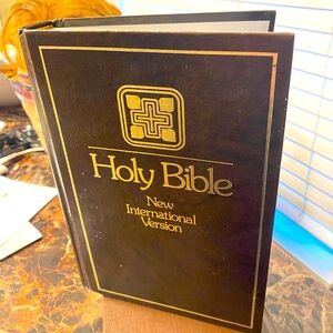 Holy Bible, New International Version: Standard Reference Bible